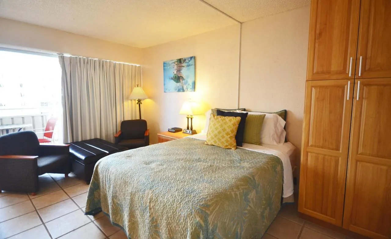 Apartment Sea Shore 75 Steps From Waikiki Beach And Sleeps 1 - 3! Honolulu