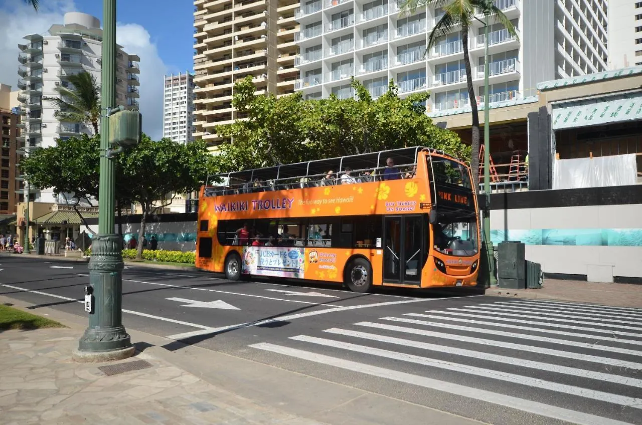 Sea Shore 75 Steps From Waikiki Beach And Sleeps 1 - 3! Honolulu Apartment